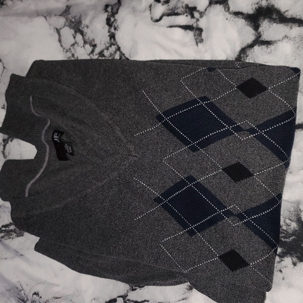 J. Ferrar v neck argyle sweater 💌